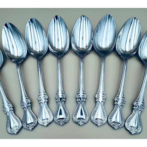 Set Of 8 Towle OLD COLONIAL 18/10 Stainless Place Oval Soup Spoons - Picture 2 of 6